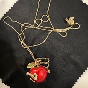 🍎Betsey Johnson Red Apple Pendant Necklace 🍎